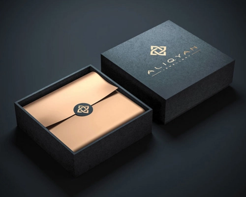 Custom top-and-bottom rigid box